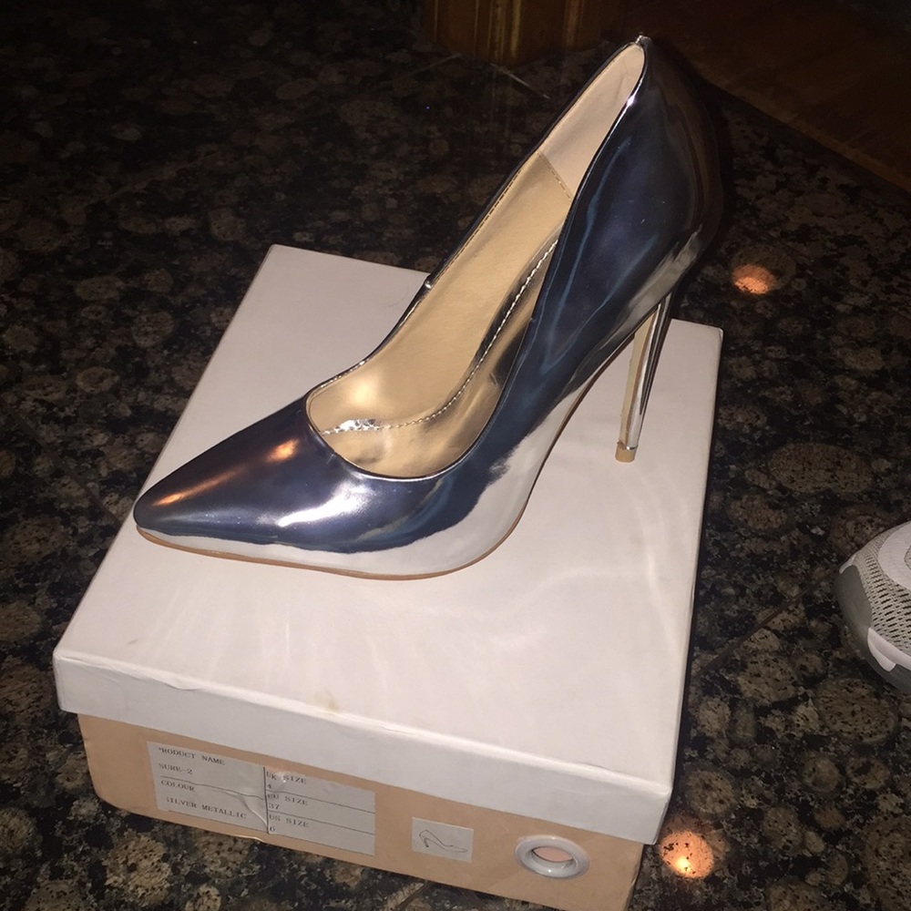Simmi metallic heels!
